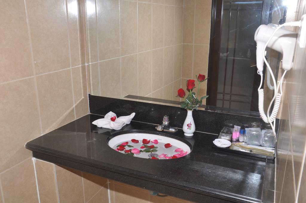 Golden Hill Hotel - Lashio מראה חיצוני תמונה