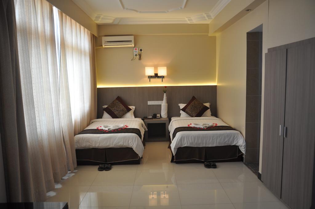 Golden Hill Hotel - Lashio מראה חיצוני תמונה