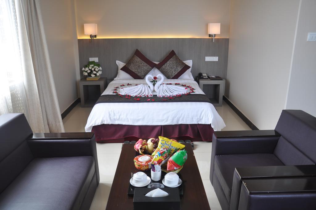 Golden Hill Hotel - Lashio מראה חיצוני תמונה