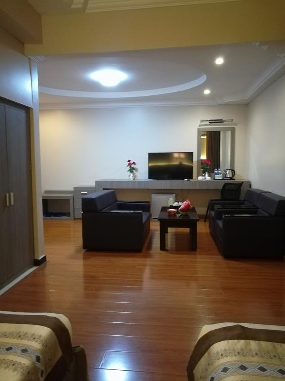 Golden Hill Hotel - Lashio מראה חיצוני תמונה