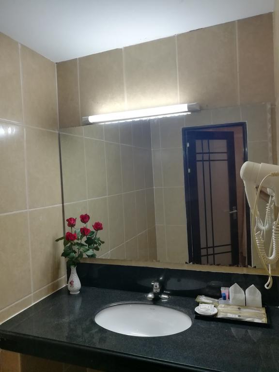 Golden Hill Hotel - Lashio מראה חיצוני תמונה